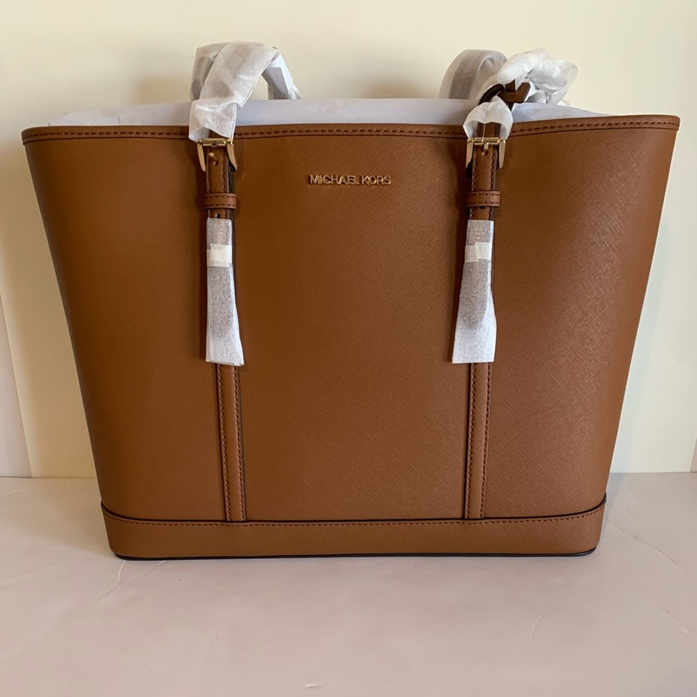 Brand New Michael Kors Women’s Jet Set Travel Luggage Hand Bag. New With Tags.